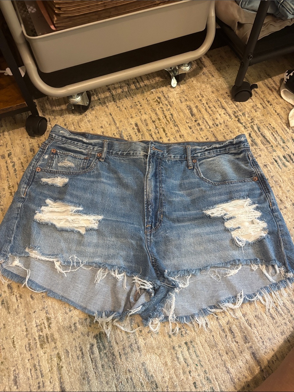 NOT AVAILABLE American Eagle Outfitters Distressed Light Blue Denim Cutoff
